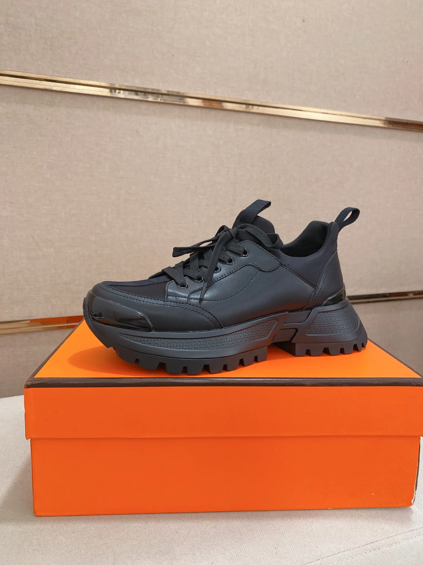 Men's clothing and shoes💰: 600💰《HERMES》【Classic original order·Version】Hermès; top 🔝purchasing agent🔍🔍men's latest 🇺🇸 counter sales simultaneously, imported from Italy original ▲▲cowhide ▲▲ (high-end, nobility, class) ) Exquisite workmanship (Italian 🇮🇹 imported water-dyed 🐂 cowhide lining) sole: original sole provided by the original factory, ⚠️exclusive double-layer activity·TPR·rubber·combined molded outsole; super comfortable·wear-resistant·non-slip·environmental protection The real thing is more beautiful if you take the real thing (high quality, follow the order). You can enter and exit the counter at will * Number of yards: 38-44 (can be customized 45-46, non-returnable)